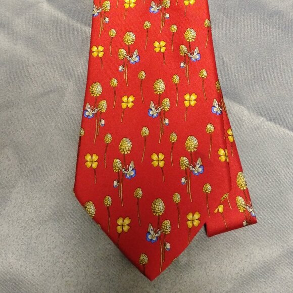 ❤️NWOT SALVATORE FERRAGAMO Red Butterfly Theme Silk Necktie Tie - Picture 1 of 7